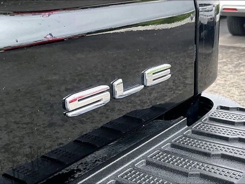 Used 2023 GMC Sierra 1500 SLE w/ X31 Off-Road Package AWD/4WD image 8