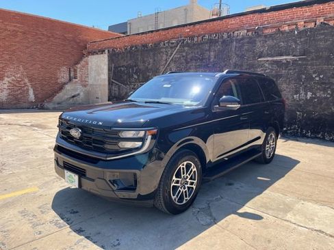 Used 2025 Ford Expedition Active AWD/4WD image 1