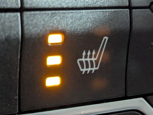 Used 2025 Jeep Wrangler Unlimited Sahara AWD/4WD image 19