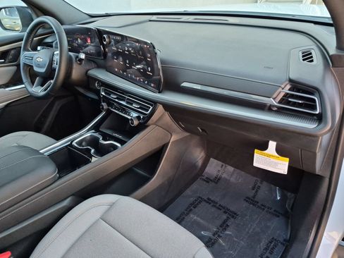 Used 2026 Chevrolet Traverse LT w/ Driver Confidence Package FWD image 28