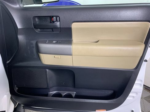 Used 2017 Toyota Sequoia SR5 image 41