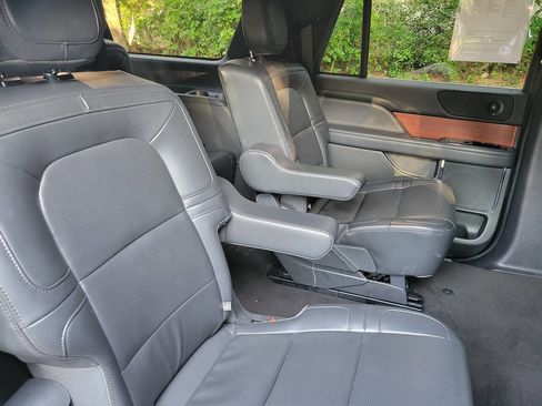 Used 2024 Lincoln Navigator L Premiere 4x4 4dr SUV image 12