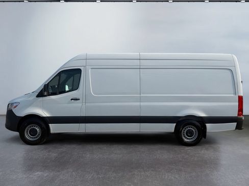 Used 2024 Mercedes-Benz Sprinter 2500 image 8