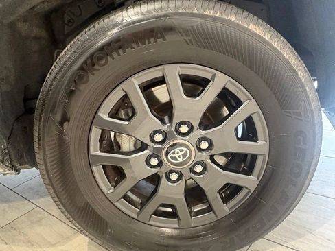 Used 2025 Toyota 4Runner SR5 AWD/4WD image 10