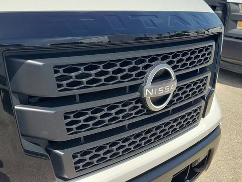 Used 2024 Nissan Titan SV w/ SV Convenience Package RWD image 7