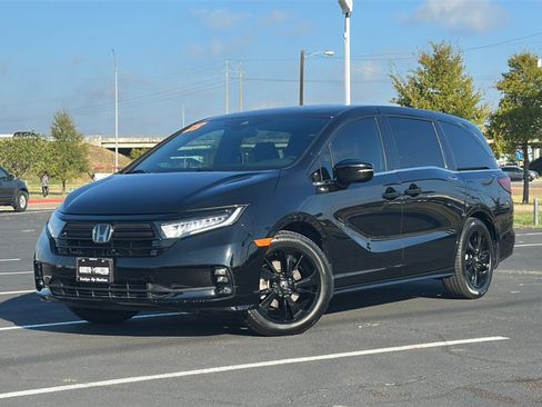 Used 2023 Honda Odyssey Sport image 2