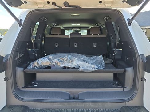 Used 2025 Lexus LX 700h Overtrail w/ Accessory Package (Z1) image 17