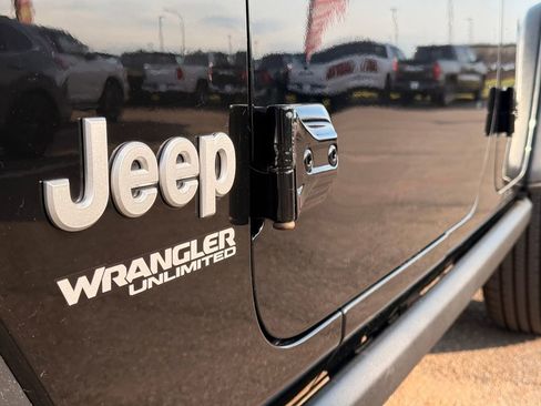 Used 2021 Jeep Wrangler Unlimited Sport AWD/4WD image 11