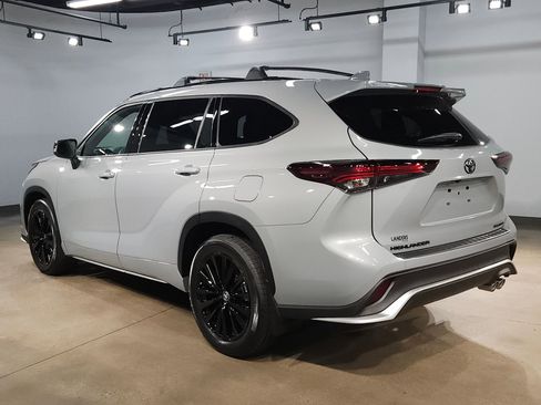 Certified 2025 Toyota Highlander XSE AWD/4WD image 5