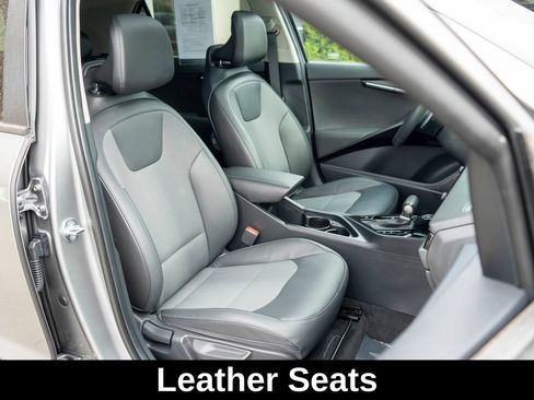 Certified 2024 Kia Niro EX Touring FWD image 9