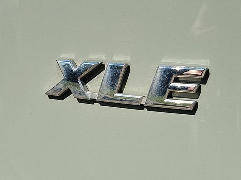 Used 2022 Toyota RAV4 XLE Premium image 24