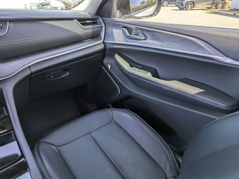Used 2022 Jeep Grand Cherokee L Limited RWD image 21