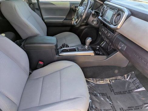 Used 2018 Toyota Tacoma SR5 RWD image 19
