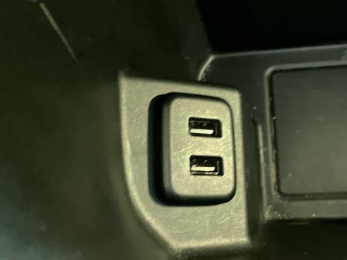 Used 2024 GMC Terrain SLT image 35