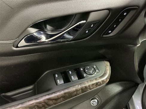 Used 2023 GMC Acadia Denali w/ Denali Technology Package image 23