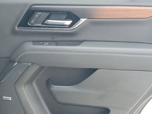 Used 2025 GMC Yukon Denali image 44