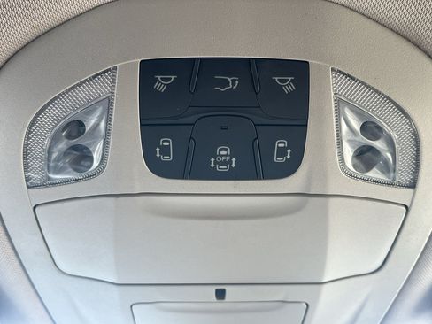Used 2023 Chrysler Pacifica Touring-L FWD image 36