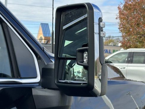 Used 2022 GMC Sierra 3500 Denali image 9