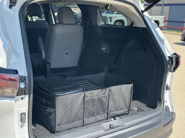 Used 2026 Toyota Sienna XLE FWD image 32
