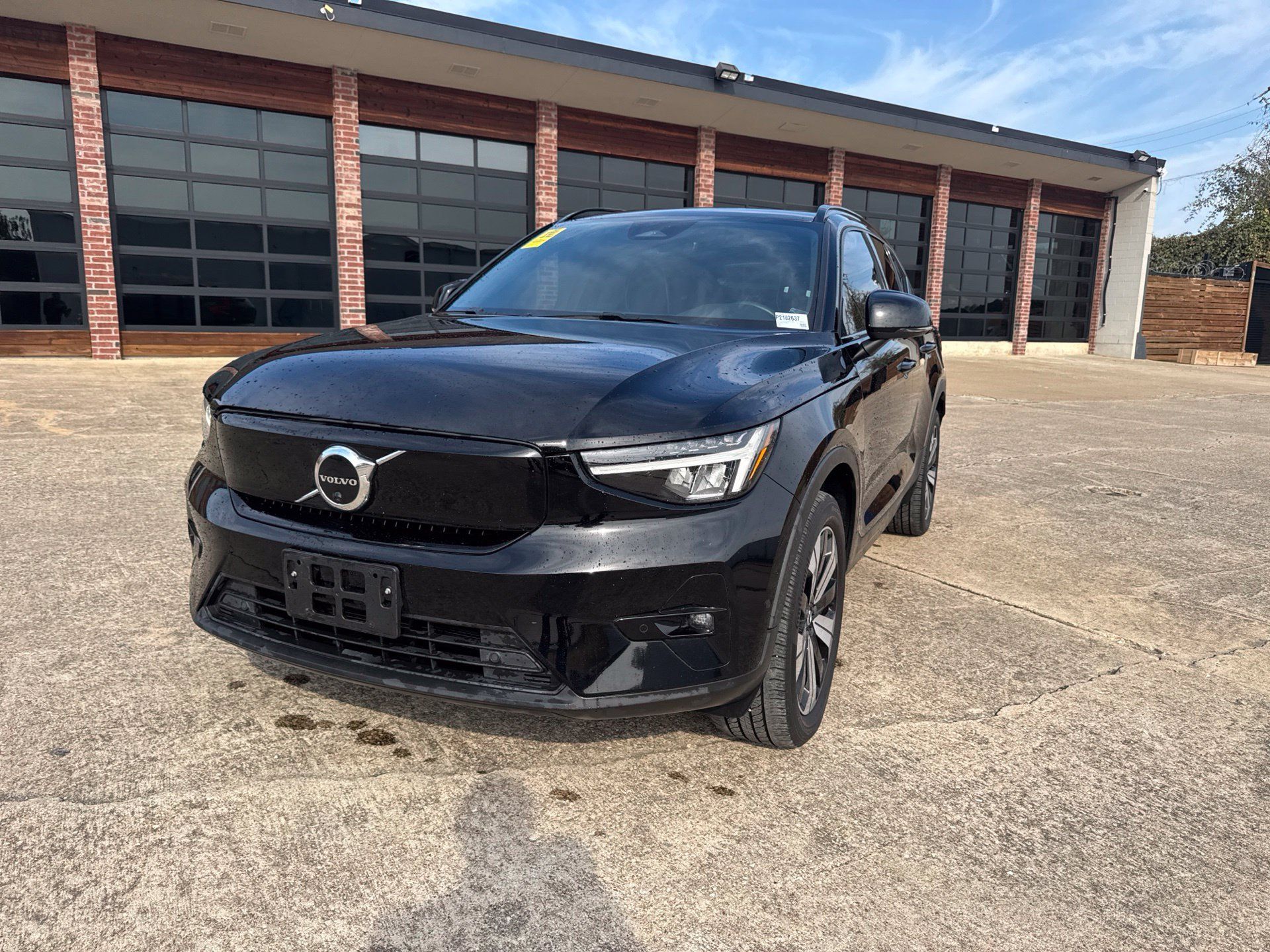 Used 2023 Volvo XC40 Recharge Plus w/ Protection Package Premier AWD/4WD image 1