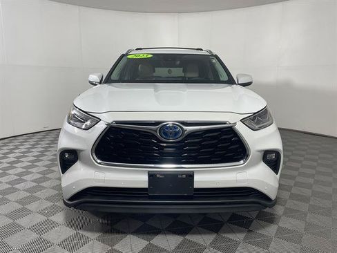 Used 2023 Toyota Highlander Limited AWD/4WD image 2