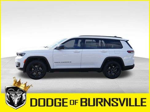 Used 2025 Jeep Grand Cherokee L Limited w/ Black Appearance Package image 4