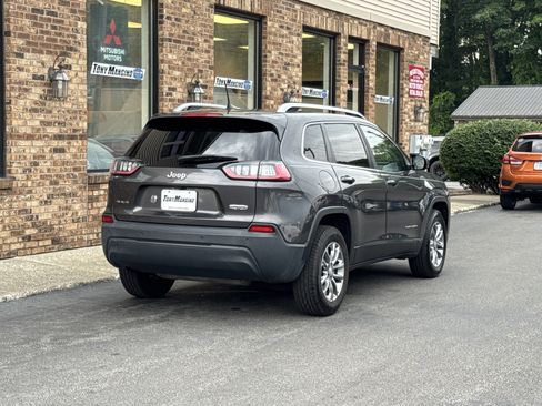 Used 2019 Jeep Cherokee Latitude Plus w/ Cold Weather Group AWD/4WD image 5