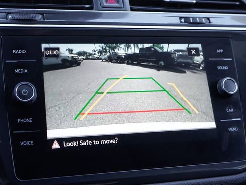 Used 2022 Volkswagen Tiguan SE R-Line image 32