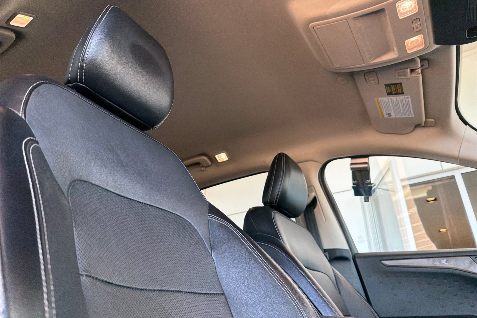 Used 2020 Ford Escape Titanium AWD/4WD image 15