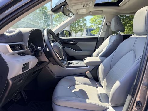 Certified 2025 Toyota Highlander XLE AWD/4WD image 19