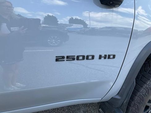 Used 2024 Chevrolet Silverado 2500 ZR2 w/ Technology Package AWD/4WD image 9