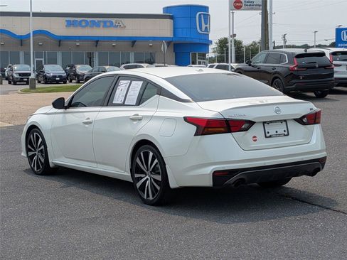 Used 2020 Nissan Altima 2.5 SR w/ Premium Package FWD image 7