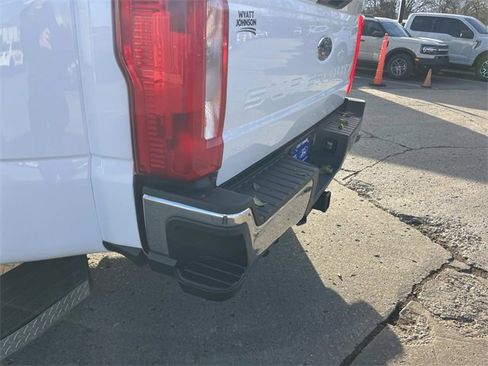 Used 2023 Ford F350 XLT image 8