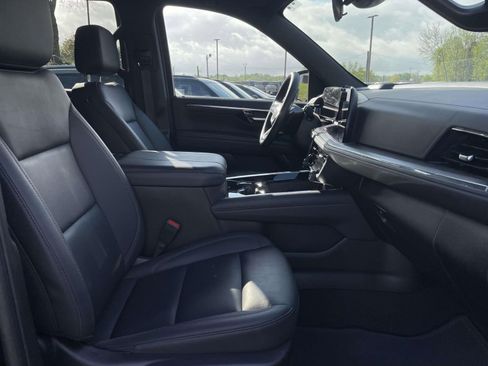 Used 2025 Chevrolet Tahoe LT image 14