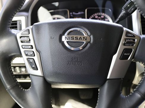 Used 2018 Nissan Titan PRO-4X AWD/4WD image 21