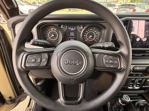 Used 2025 Jeep Wrangler Sport AWD/4WD image 9