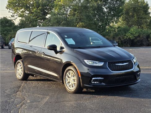 Used 2025 Chrysler Pacifica Select FWD image 15