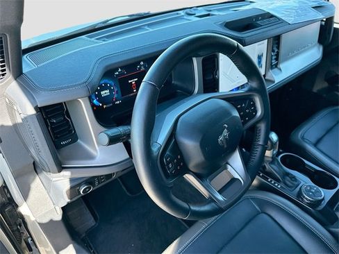 Used 2025 Ford Bronco Outer Banks image 9