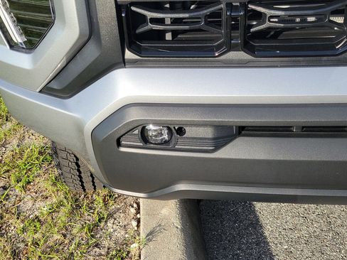 Used 2024 GMC Canyon Elevation w/ Convenience Package image 7