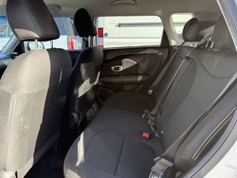 Used 2015 Kia Soul + image 15