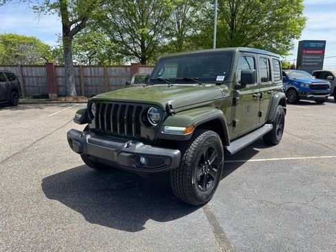 Used 2021 Jeep Wrangler Unlimited Sahara AWD/4WD image 3