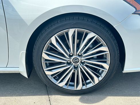 Used 2023 Nissan Altima 2.5 SL FWD image 10