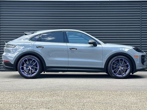 Certified 2024 Porsche Cayenne Turbo GT AWD/4WD image 9