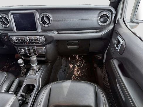 Used 2022 Jeep Gladiator Overland AWD/4WD image 17