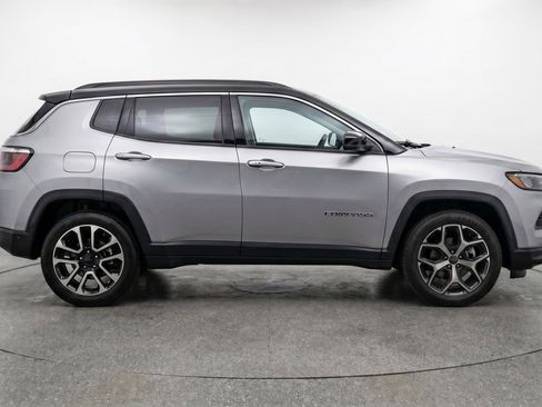 Used 2025 Jeep Compass Limited AWD/4WD image 11