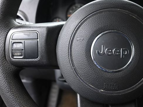 Used 2015 Jeep Patriot Sport FWD image 14
