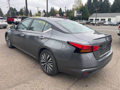 Used 2024 Nissan Altima 2.5 SV image 5
