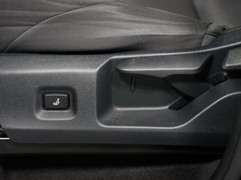 Certified 2025 Toyota Tacoma SR5 image 34