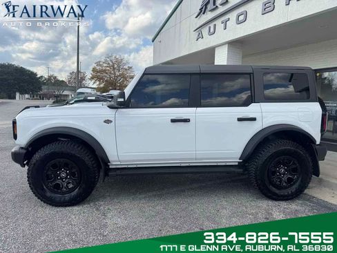 Used 2023 Ford Bronco Wildtrak image 9