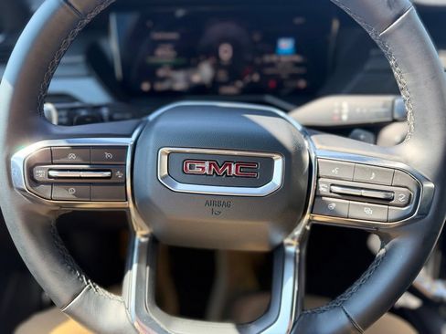 Used 2025 GMC Acadia Elevation AWD/4WD image 11
